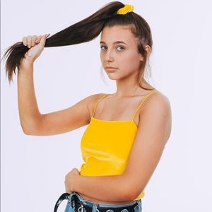 emma chamberlain velvet top